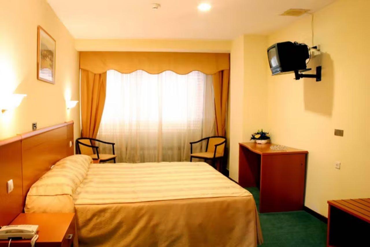 Hotel Las Vinas Arteixo Exterior photo